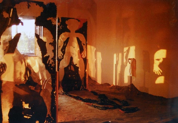 1994年，日本福岡美術館“第四屆亞洲美術展”，作品 《靈魂之祭》。
