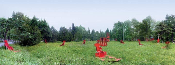 1991年在北京圓明園達園作剪紙招魂。
