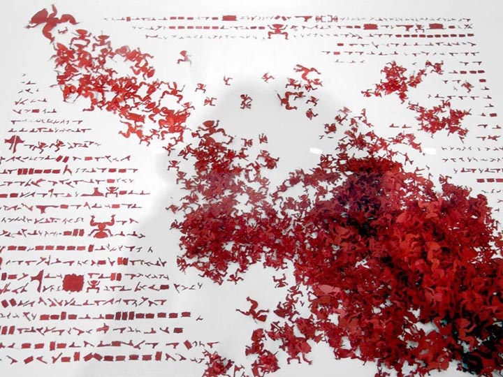 《人文書》系列也于2005及2006年在北京、丹麥、紐約等地展出。圖為2006年“一界兩端-當代實驗藝術中的設計呈現(xiàn)”展覽中的《人文書》選頁。
