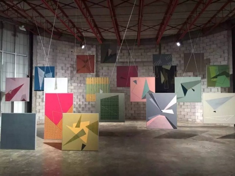 余曉在公共空間展出的裝置作品《海拔》
余曉在公共空間展出的裝置作品《海拔》