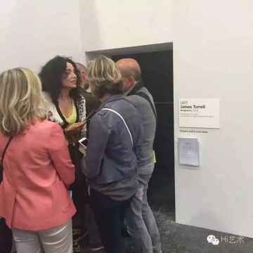 全世界的人都這么熱愛James turrell,排這大隊估計能看上的人沒幾個,不過喜歡“毒蘑菇”的人可以期待了,據說馬上就要在上海做展覽了
全世界的人都這么熱愛James turrell,排這大隊估計能看上的人沒幾個,不過喜歡“毒蘑菇”的人可以期待了,據說馬上就要在上海做展覽了