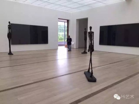 賈科梅蒂&里希特，一個在地上，一個在墻上；一個在走，一個在看@貝耶勒基金會美術(shù)館（ Beyeler Foundation) 大師不再了，作品還是會對話，策展人就是那個靈媒人。
