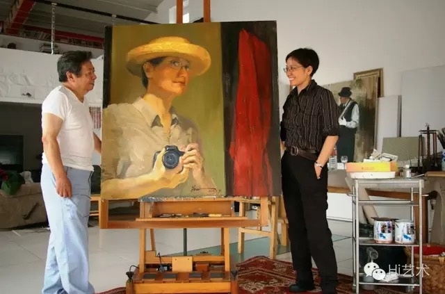 數(shù)十年不畫人物的朱乃正于2007年重新開啟人物畫之門,以曹星原的肖像作了《門》一畫
數(shù)十年不畫人物的朱乃正于2007年重新開啟人物畫之門,以曹星原的肖像作了《門》一畫