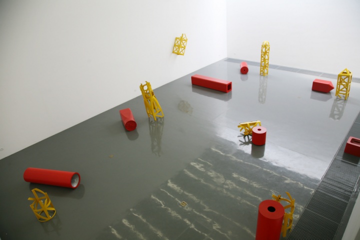 2011年此禮物在北京前波畫廊的《筷道展》現場展出 ,宋兒睿提出要參與未來的“筷道”創作。宋冬、尹秀珍說:“筷子是兩支一雙”,宋兒睿說:“為什么不可以有第三雙筷子?”。于是他們在2013年合作了作品《第三雙筷子》。
2011年此禮物在北京前波畫廊的《筷道展》現場展出 ,宋兒睿提出要參與未來的“筷道”創作。宋冬、尹秀珍說:“筷子是兩支一雙”,宋兒睿說:“為什么不可以有第三雙筷子?”。于是他們在2013年合作了作品《第三雙筷子》。