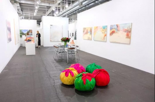 Kewnig畫廊廊展位,圖片來源:Art Basel官網
Kewnig畫廊廊展位,圖片來源:Art Basel官網