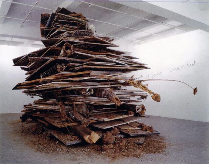 《20年的孤獨》 380×490×405cm 混合材料 1971-1991
《20年的孤獨》 380×490×405cm 混合材料 1971-1991