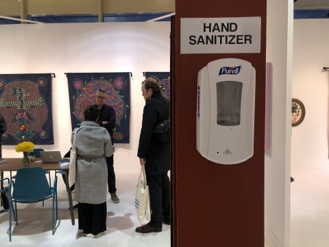 展場中隨處可見的消毒洗手液 展場中隨處可見的消毒洗手液