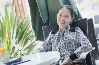 70歲的阿姨不刷劇不跳廣場舞，卻成了美術館“網紅”解說員