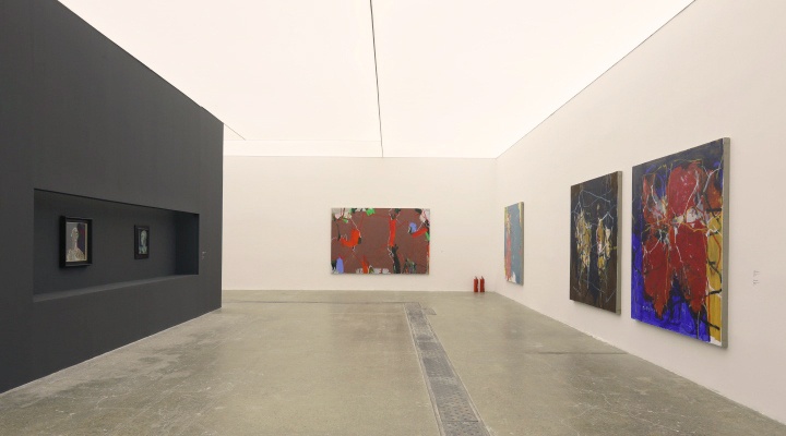 左側黑色展墻上為1984年舊作,右側白色展墻上為2020年新作
左側黑色展墻上為1984年舊作,右側白色展墻上為2020年新作