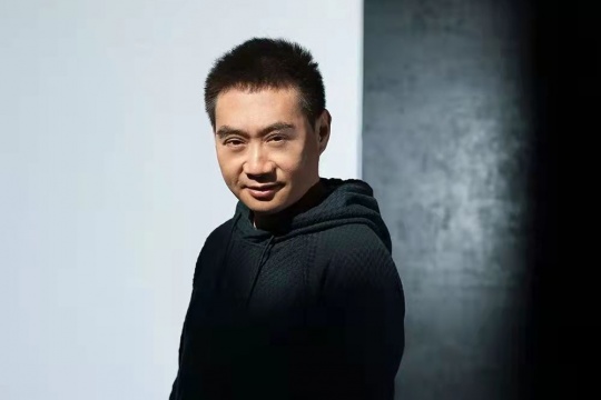 弧線、點、直線，他在畫布上重復了二十年