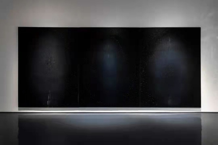 弧線、點、直線,他在畫布上重復了二十年 弧線、點、直線,他在畫布上重復了二十年