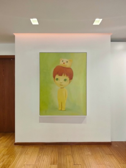 
毛壯家中的收藏，日本藝術家山本麻友香《小熊皇冠》 128.3x95.6cm 布面油彩 2021

