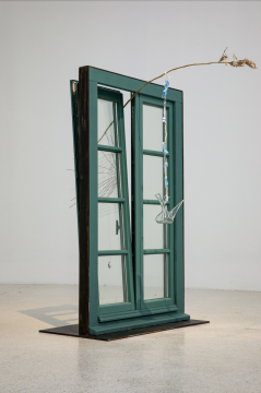 沈遠 《垂釣巴黎的空氣,2020》 146x98x55cm 木窗、竹條、銅絲、玻璃、玻璃瓶、鋼板 2020
紅磚美術館“垂釣”展覽現場,2022
沈遠 《垂釣巴黎的空氣,2020》 146x98x55cm 木窗、竹條、銅絲、玻璃、玻璃瓶、鋼板 2020
紅磚美術館“垂釣”展覽現場,2022