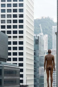 安東尼·葛姆雷《視界》(2016)于香港展出
來(lái)源:M+
安東尼·葛姆雷《視界》(2016)于香港展出
來(lái)源:M+