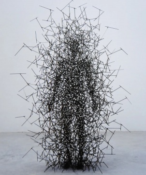 安東尼·葛姆雷《量子云XV》258×170×160cm
4.76毫米方形不銹鋼棒材 2000
?藝術(shù)家
安東尼·葛姆雷《量子云XV》258×170×160cm
4.76毫米方形不銹鋼棒材 2000
?藝術(shù)家