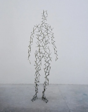 安東尼·葛姆雷《領(lǐng)域XX》 188×67×36cm
4.76毫米方形不銹鋼棒材 2001
?藝術(shù)家
安東尼·葛姆雷《領(lǐng)域XX》 188×67×36cm
4.76毫米方形不銹鋼棒材 2001
?藝術(shù)家