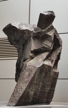 
朱銘“太極”系列《單鞭》
94×120×180cm 青銅 1994
何香凝美術館藏，攝影：陳卓爾


