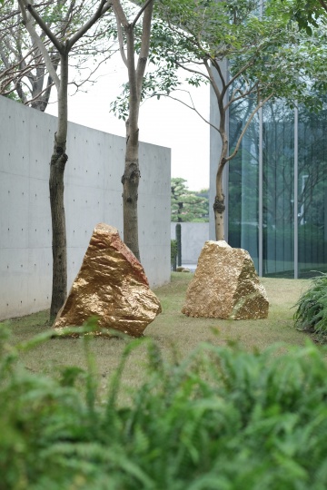 和美術館戶外的博斯科·索迪作品
