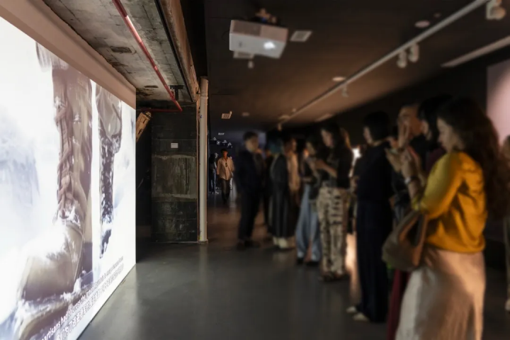 “瑪麗娜·阿布拉莫維奇:能量轉(zhuǎn)換”
藝倉美術(shù)館展覽現(xiàn)場,2024.10.11-2025.2.28
“瑪麗娜·阿布拉莫維奇:能量轉(zhuǎn)換”
藝倉美術(shù)館展覽現(xiàn)場,2024.10.11-2025.2.28