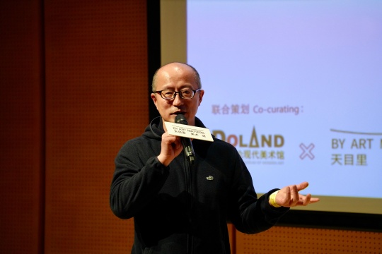 中國當代影像藝術年鑒執行總監施瀚濤先生,圖注:圖片由上海多倫現代美術館提供,攝影:湯岱蓉
中國當代影像藝術年鑒執行總監施瀚濤先生,圖注:圖片由上海多倫現代美術館提供,攝影:湯岱蓉