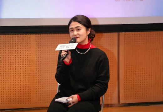 天目里策展人孫熳女士,圖注:圖片由上海多倫現代美術館提供,攝影:湯岱蓉
天目里策展人孫熳女士,圖注:圖片由上海多倫現代美術館提供,攝影:湯岱蓉