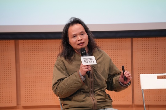 藝術家毛晨雨先生,圖注:圖片由上海多倫現代美術館提供,攝影:湯岱蓉
藝術家毛晨雨先生,圖注:圖片由上海多倫現代美術館提供,攝影:湯岱蓉