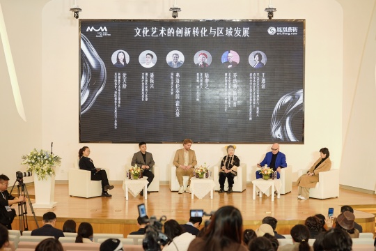 對談三 文化藝術的創新轉化與區域發展 研討現場(左起:沈天舒、潘振興,洛倫泰因·霍夫曼(Florentijn Hofman)、陸蓉之、喬納斯·斯坦普(Jonas Stampe)、王迦誼、)
對談三 文化藝術的創新轉化與區域發展 研討現場(左起:沈天舒、潘振興,洛倫泰因·霍夫曼(Florentijn Hofman)、陸蓉之、喬納斯·斯坦普(Jonas Stampe)、王迦誼、)