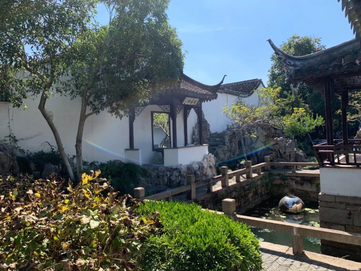 “曲園計(jì)劃——在遺痕中，在鏡像里，造一個(gè)新江南” 

蘇州曲園展覽現(xiàn)場(chǎng)

策展人：王曉松
