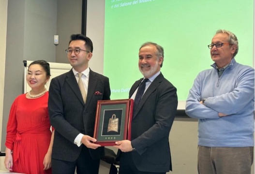 未來設計學院前往米蘭理工大學交流并簽約合作
未來設計學院前往米蘭理工大學交流并簽約合作