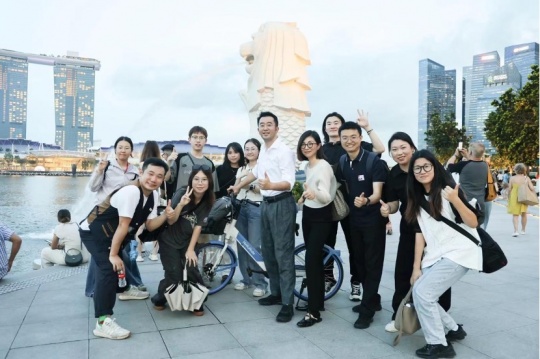 未來設計學院赴新加坡與新加坡藝術大學,南洋藝術學院聯合舉辦國際學生作品展,每年選送多名學生赴新加坡高校學習,選派多名學生赴新加坡機構實習
未來設計學院赴新加坡與新加坡藝術大學,南洋藝術學院聯合舉辦國際學生作品展,每年選送多名學生赴新加坡高校學習,選派多名學生赴新加坡機構實習