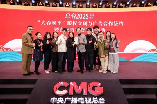 高鵬帶領學生團隊設計2025年春晚吉祥物“巳升升”
高鵬帶領學生團隊設計2025年春晚吉祥物“巳升升”