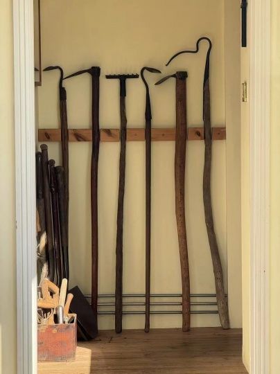 小屋里的園藝工具
圖片由藝術(shù)家提供
小屋里的園藝工具
圖片由藝術(shù)家提供