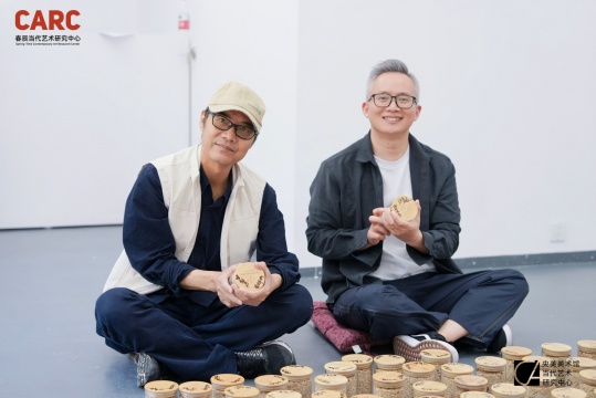 策展人王春辰、藝術(shù)家楊燁炘
