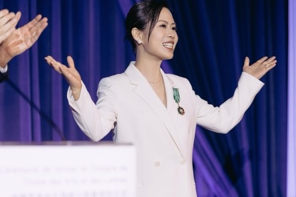 鐵西區的法蘭西勛章:徐比莉的藝術與文學騎士之路 鐵西區的法蘭西勛章:徐比莉的藝術與文學騎士之路