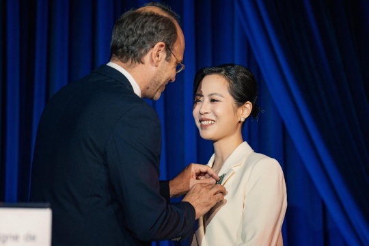 鐵西區的法蘭西勛章:徐比莉的藝術與文學騎士之路 鐵西區的法蘭西勛章:徐比莉的藝術與文學騎士之路